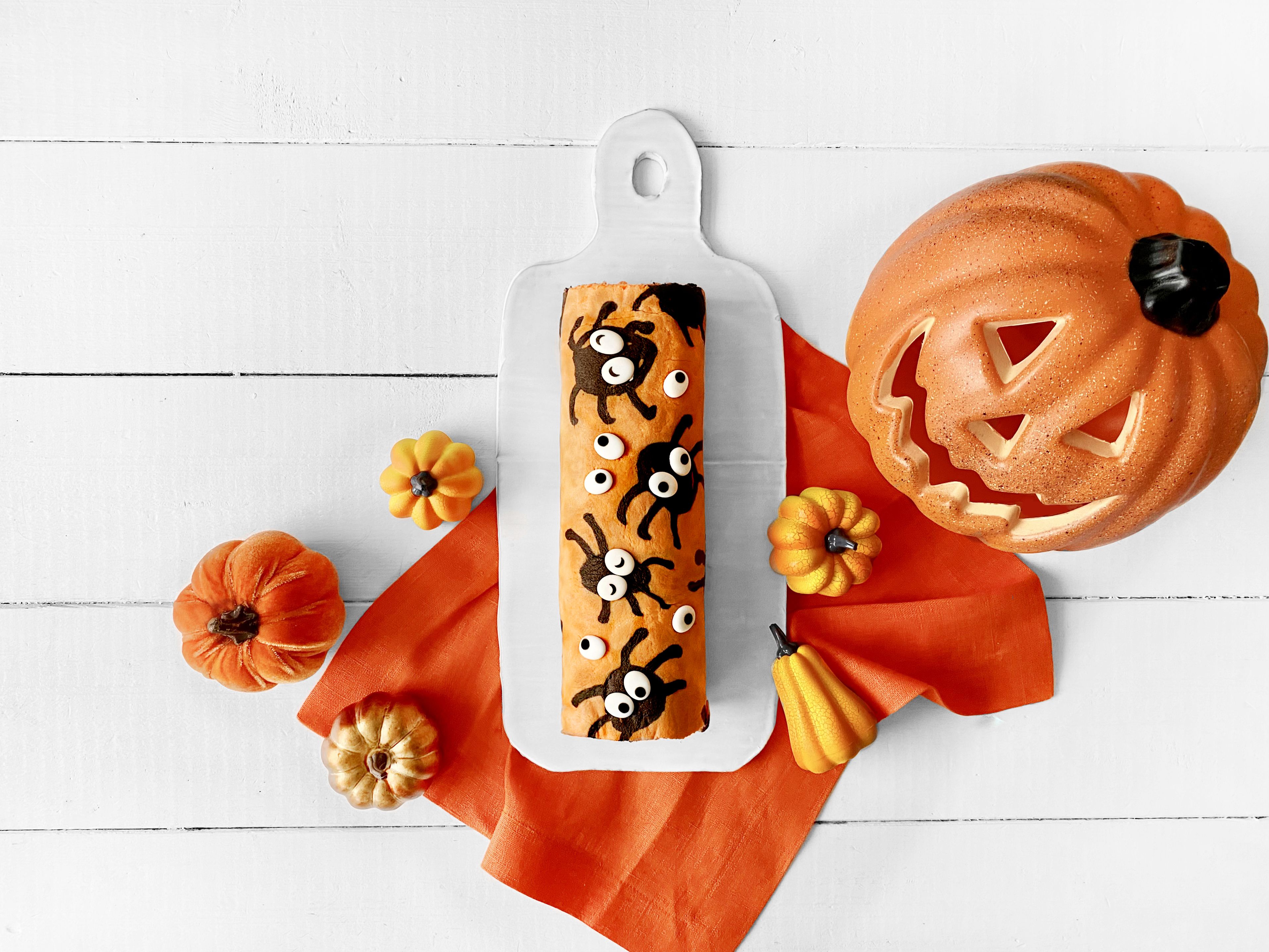 aseteltavat leivonnaiskoristeet juhlakakkuun