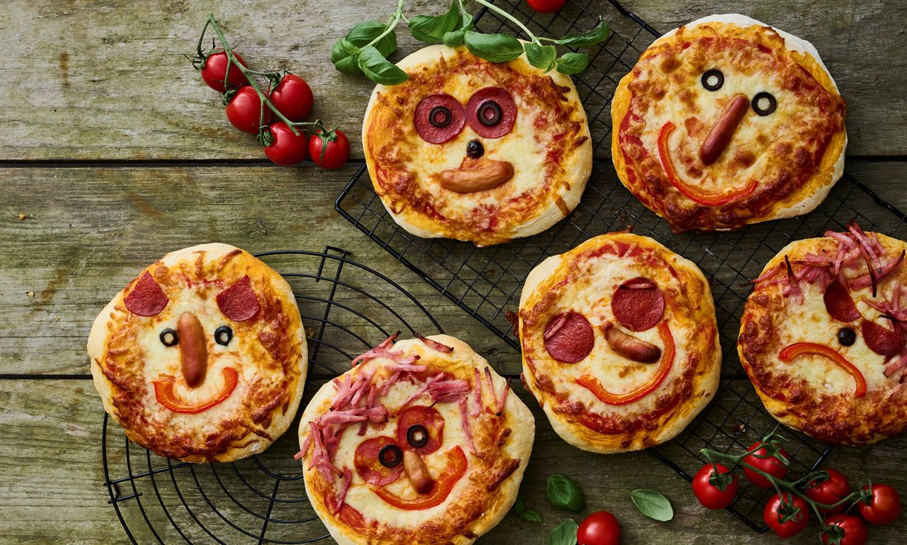 Nopea minipizza hauskoilla kasvoilla