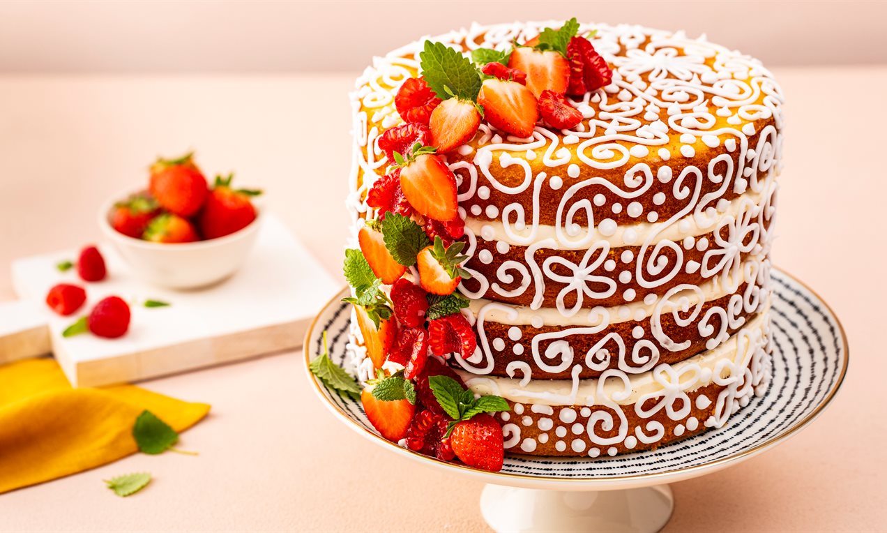Koristeellinen naked cake