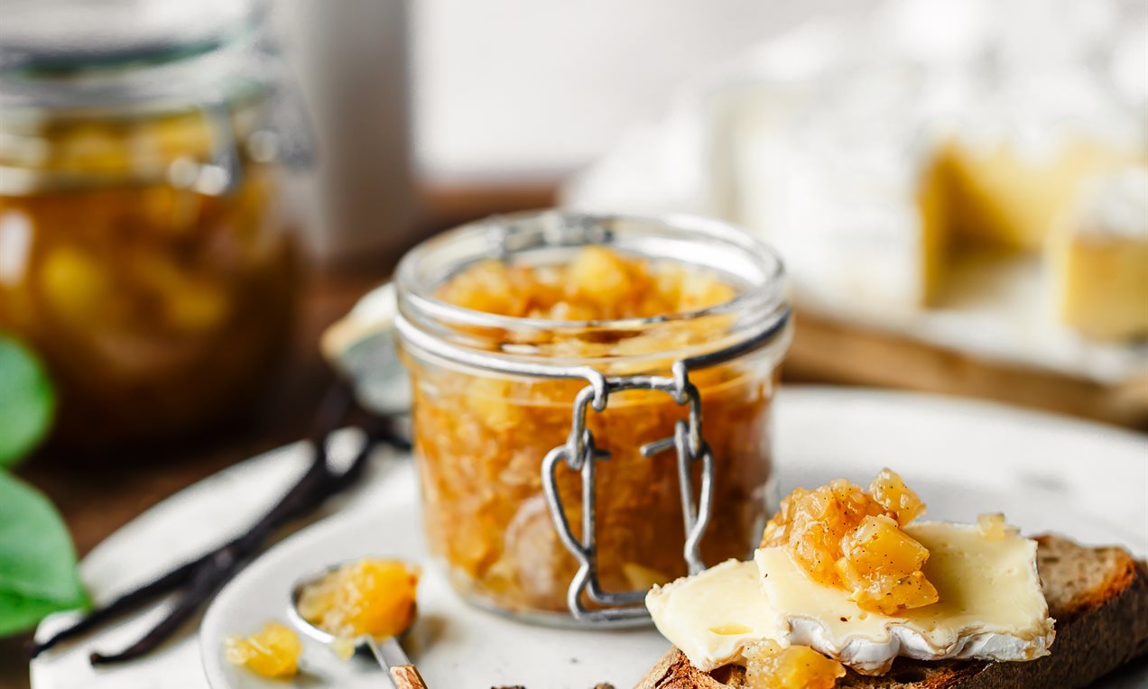 Omena-chutney sipulilla ja vaniljalla